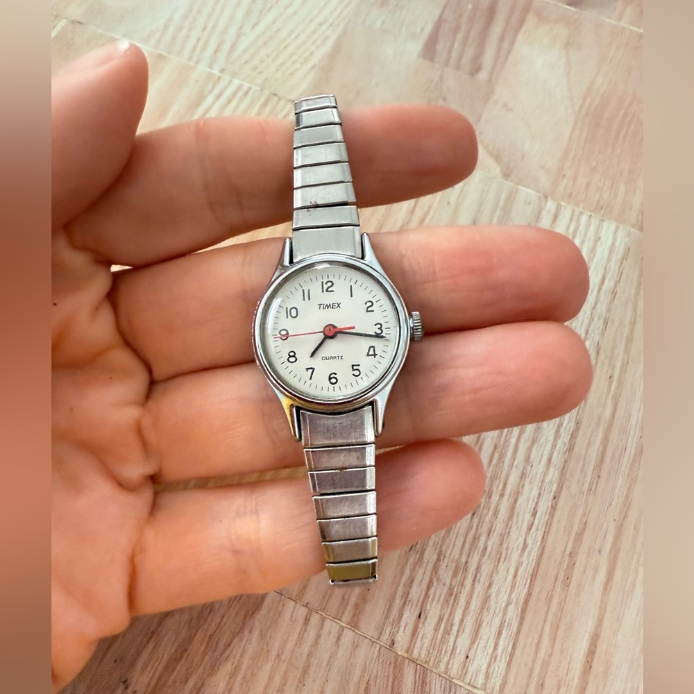 Vintage Timex ladies silver tone expansion bracelet watch NEW BATTERY